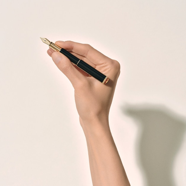 Montblanc Heritage Rouge et Noir "Baby" Special Edition Black Fountain Pen - 2