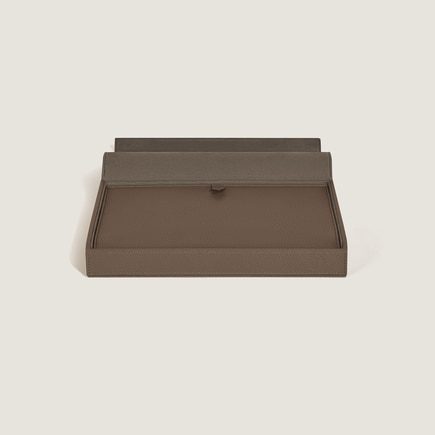 Travel Box for 8 Writing Instruments in Grained Leather