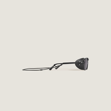 Squared Sunglasses with Black Metal Frame