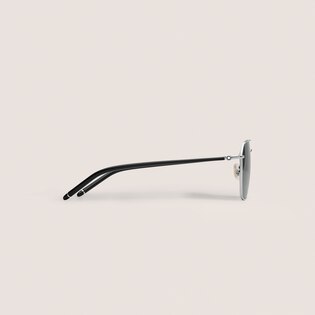 Quadratische Sonnenbrille mit silberfarbenem Metallrahmen