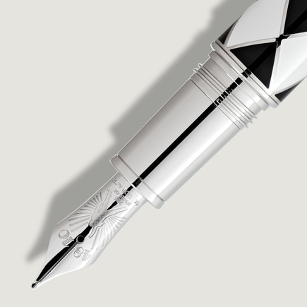 Great Characters Homage to Queen Limited Edition 1975