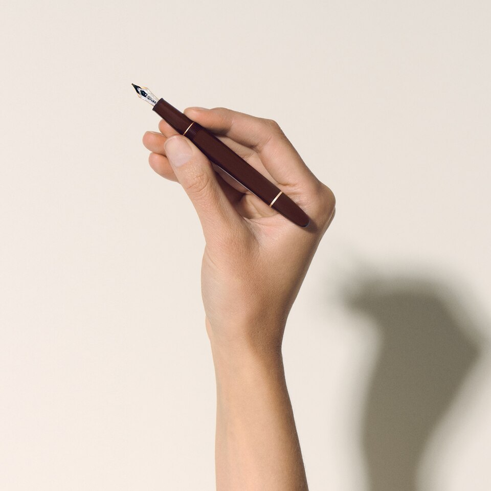 Meisterst&uuml;ck Burgundy Red Classique Fountain Pen - 2