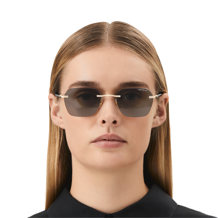 نظارات شمسية مربّعة الشكل بإطار معدني ذهبي اللون