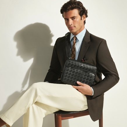 Messenger Bag in Extreme Leather