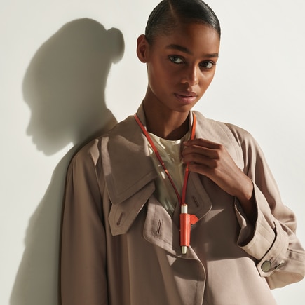 1-Pen Loop Necklace in Sartorial Leather