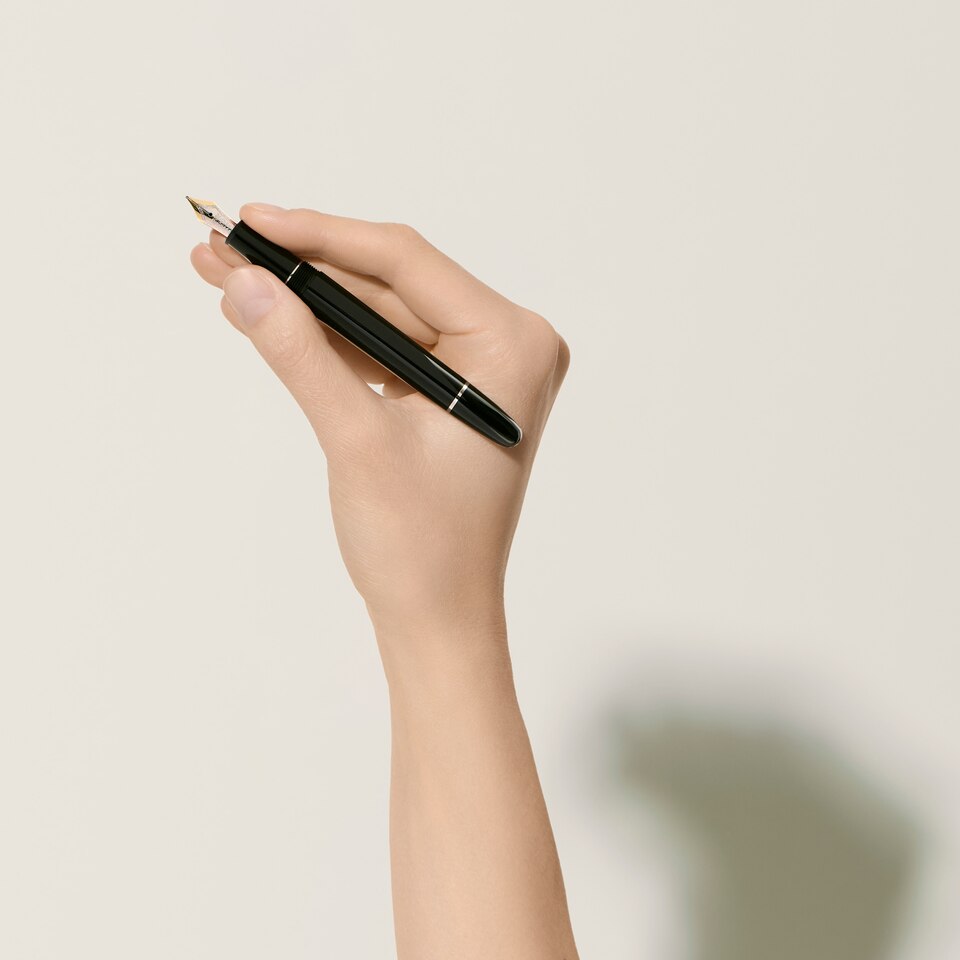 Meisterst&uuml;ck Platinum-Coated Classique Fountain Pen (M) - 2