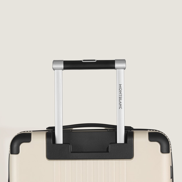 Holiday Cabin Suitcase - 6