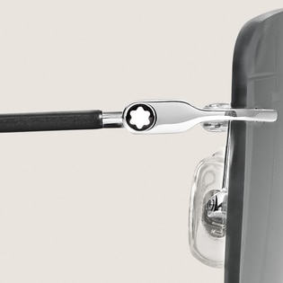 Eckige Sonnenbrille mit silberfarbener Metallfassung