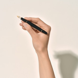 Meisterst&uuml;ck Gold-Coated Classique Fountain Pen (M)