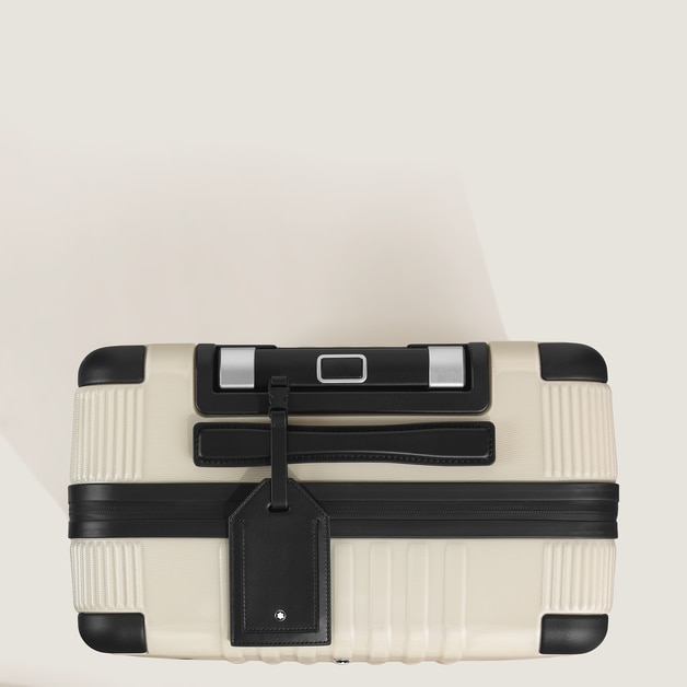 Holiday Cabin Suitcase - 8