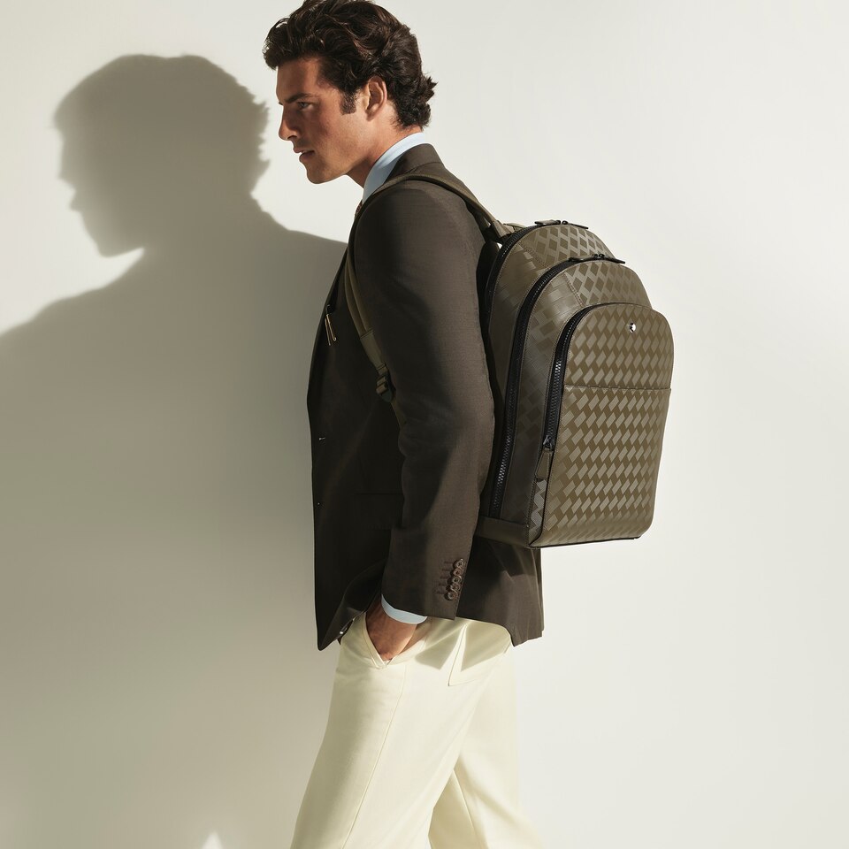 Large Backpack with 3 Compartments in Extreme Leather - 2