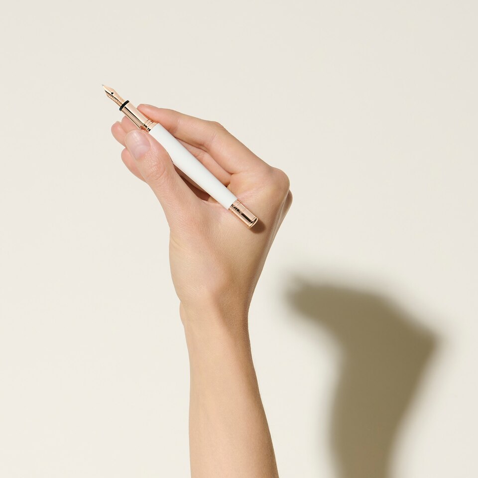 Montblanc Marilyn Monroe Special Edition Pearl Fountain Pen - 2