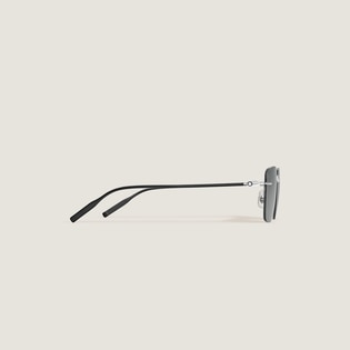 Eckige Sonnenbrille mit silberfarbener Metallfassung