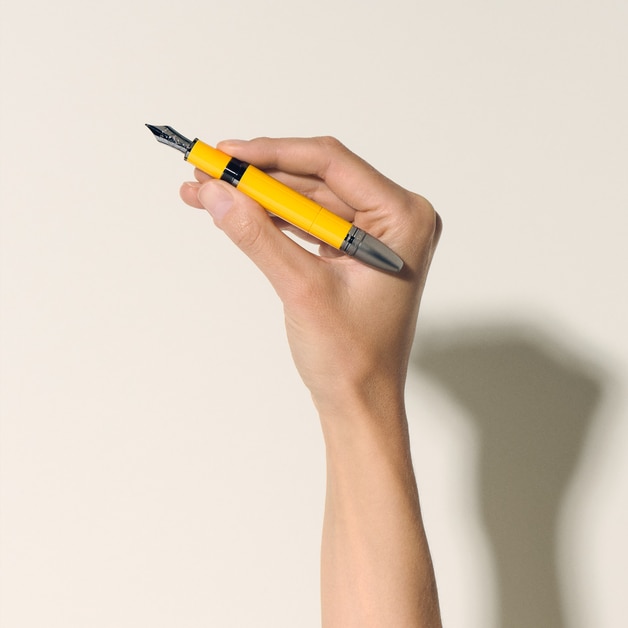 Great Characters Enzo Ferrari Special Edition Giallo Modena Fountain Pen - 2