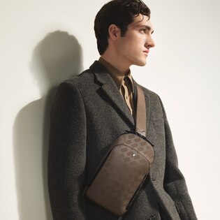 Medium On-Body Bag in Extreme Leather