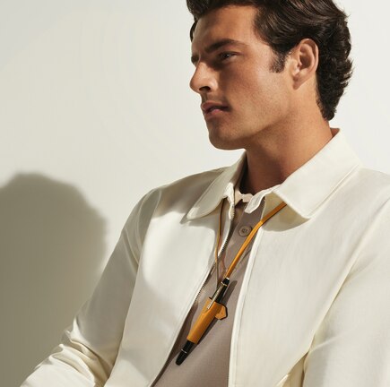 1-Pen Loop Necklace in Sartorial Leather