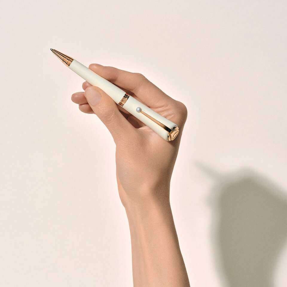 Montblanc Marilyn Monroe Special Edition Pearl Ballpoint Pen - 2