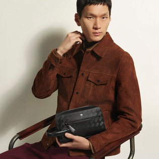 Toiletry Clutch in Extreme Leather