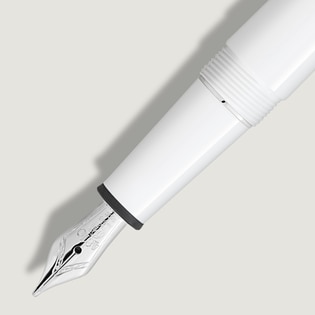 Meisterst&uuml;ck White Classique Fountain Pen (M)