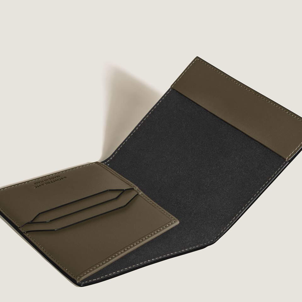 Passport Holder in Extreme Leather - 4