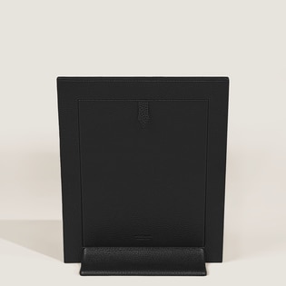 Vertical Photo Frame in Grain Leather
